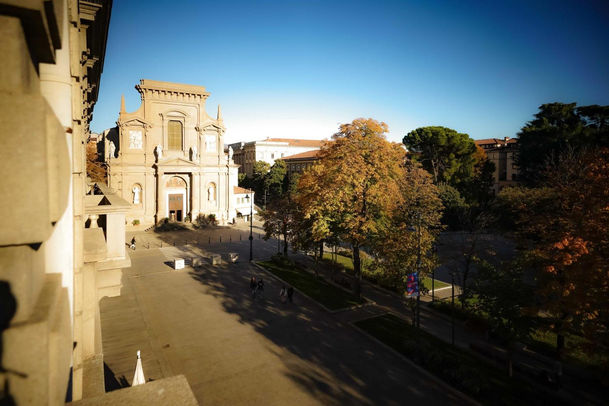 Bergamo Inn 43 Kültér fotó